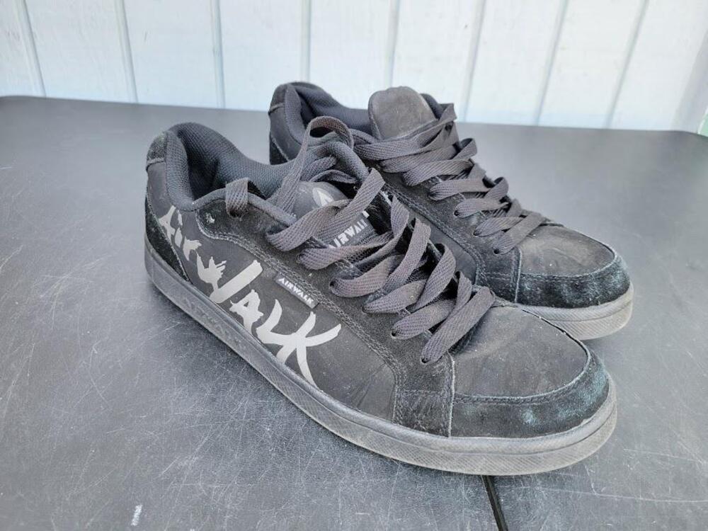 Airwalk Shoes Mens Size 10.5 Black Suede Low Top Skateboarding Sneakers 2013